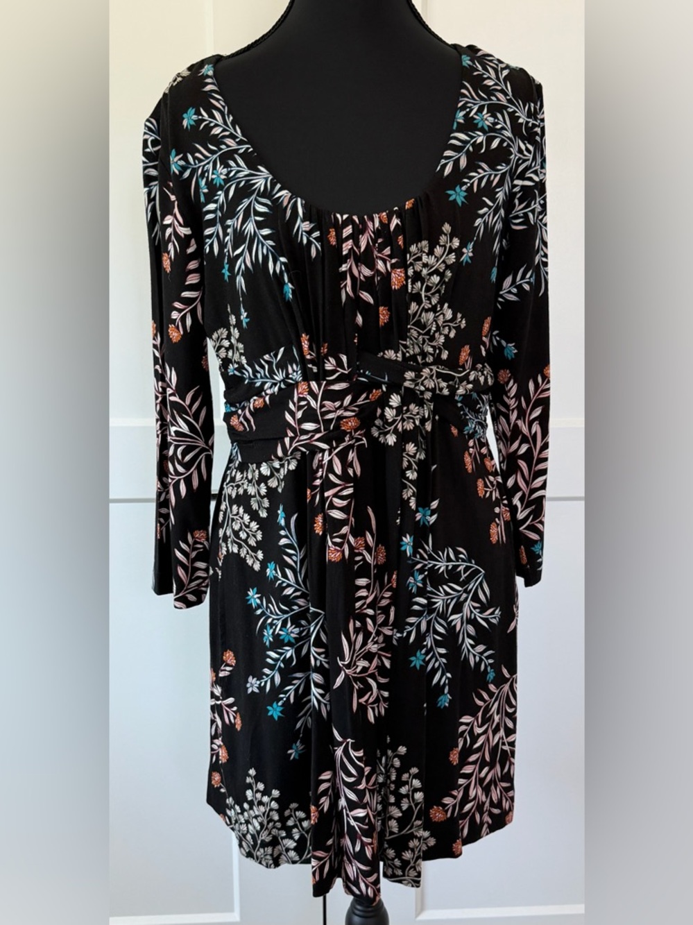 EUC Soma Black Dress with Floral Design, Scoop Neck & 3/4 Sleeves,‎ Medium
